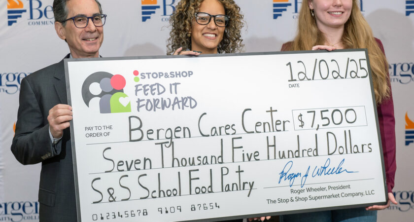 Stop & Shop Helps Fill Bergen Food Pantry